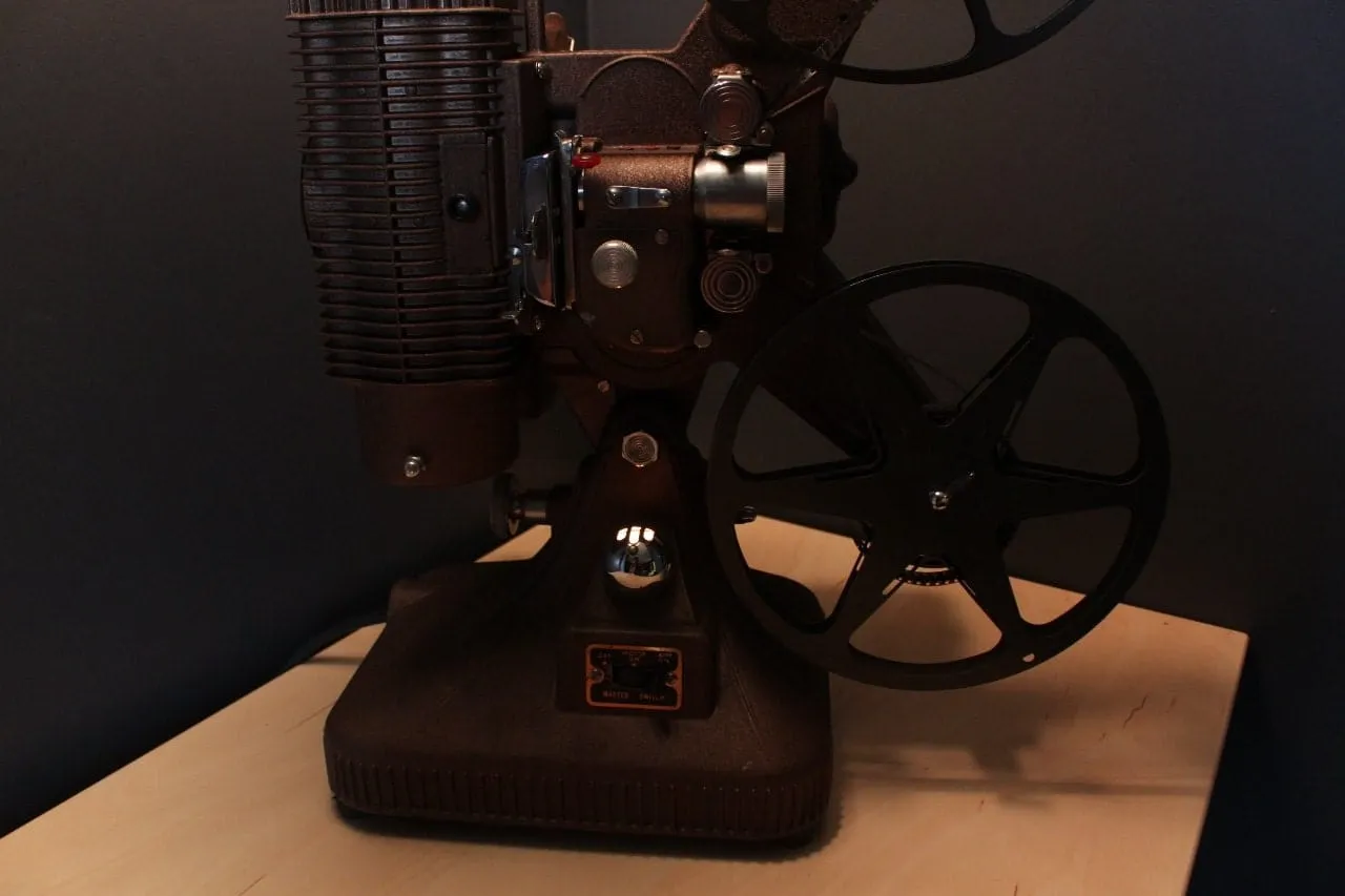 Movie Projector Table Lamp - Home Theater Décor - Early Brown K108  - Hollywood & Movie Theater décor - Film Art - Movie Maker Gift